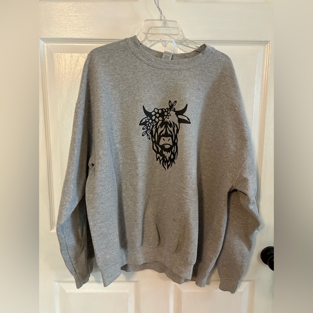 Gildan Gray Crewneck Sweater with cow